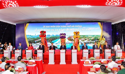 Thủ tướng Chính phủ Nguyễn Xuân Phúc cùng lãnh đạo thành phố Hải Phòng nhấn nút khởi động Dự án