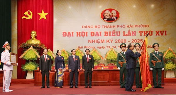 Thủ tướng Nguyễn Xuân Phúc trao Huân chương Hồ Chí Minh cho Đảng bộ, chính quyền và nhân dân TP Hải Phòng