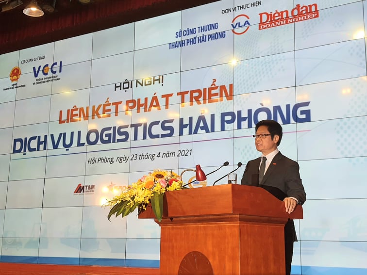 Ông Vũ Tiến Lộc, Chủ tịch Phòng Thương mại và Công nghiệp Việt Nam (VCCI) phát biểu khai mạc hội nghị