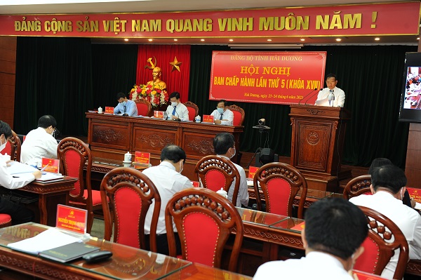 Quang cảnh hội nghị lần thứ 5 Ban Chấp hành Đảng bộ tỉnh Hải Dương khóa XVII