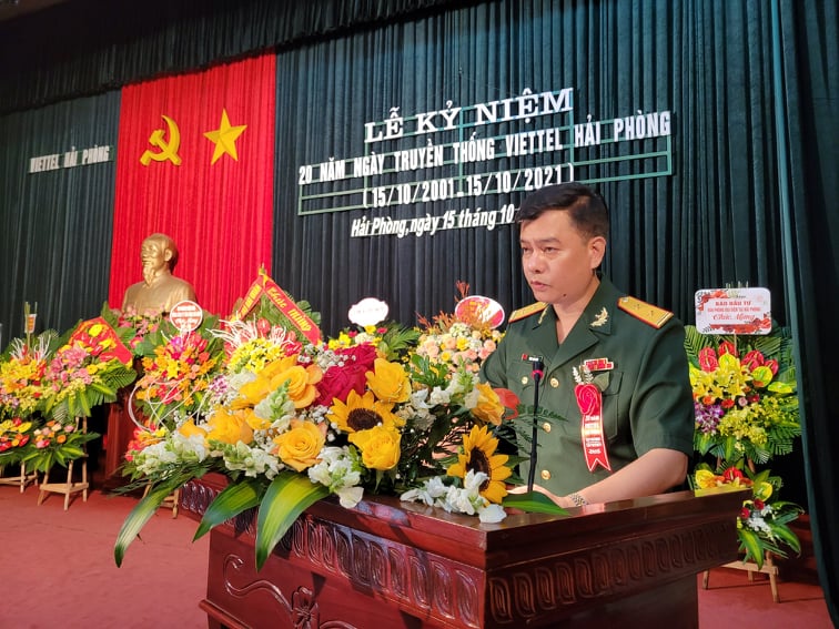 Trung tá Đặng Anh Tuấn, Giám đốc Viettel Hải Phòng phát biểu tại buổi lễ kỷ niệm