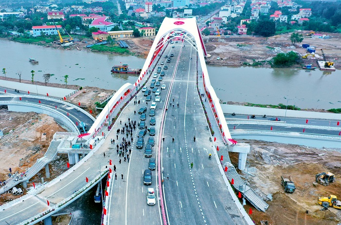 Theo kế hoạch, đến tháng 4/2022, cầu Rào 1 sẽ xong 100% để khánh thành. Ảnh: Hồng Phong