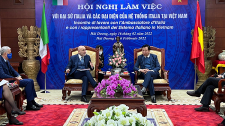 Buổi làm việc của ông Phạm Xuân Thăng, Bí thư Tỉnh uỷ Hải Dương với Đại sứ Italia tại Việt Nam. Ảnh: Tá Duân