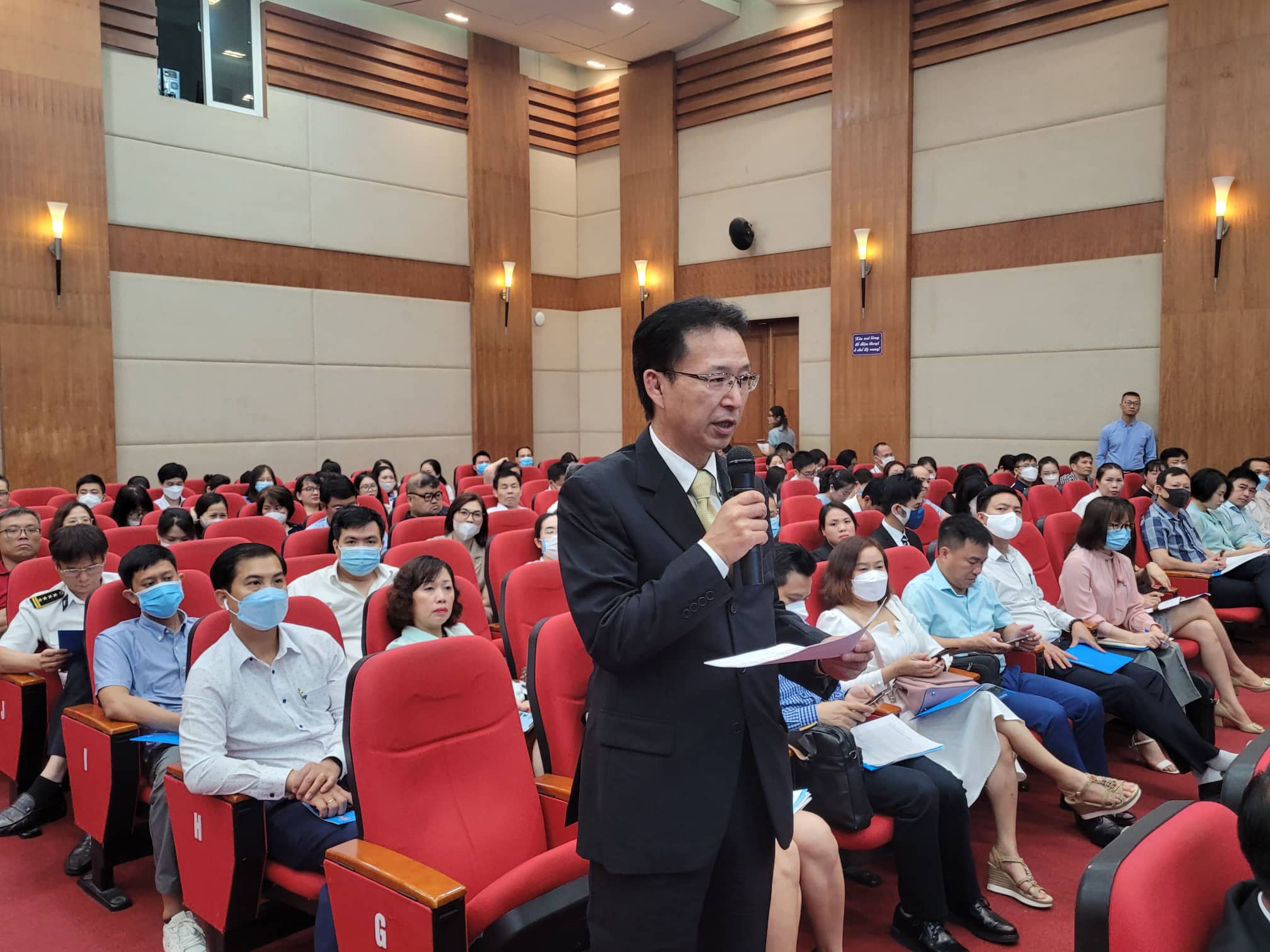 Đại diện các doanh nghiệp nêu ý kiến tại Hội nghị