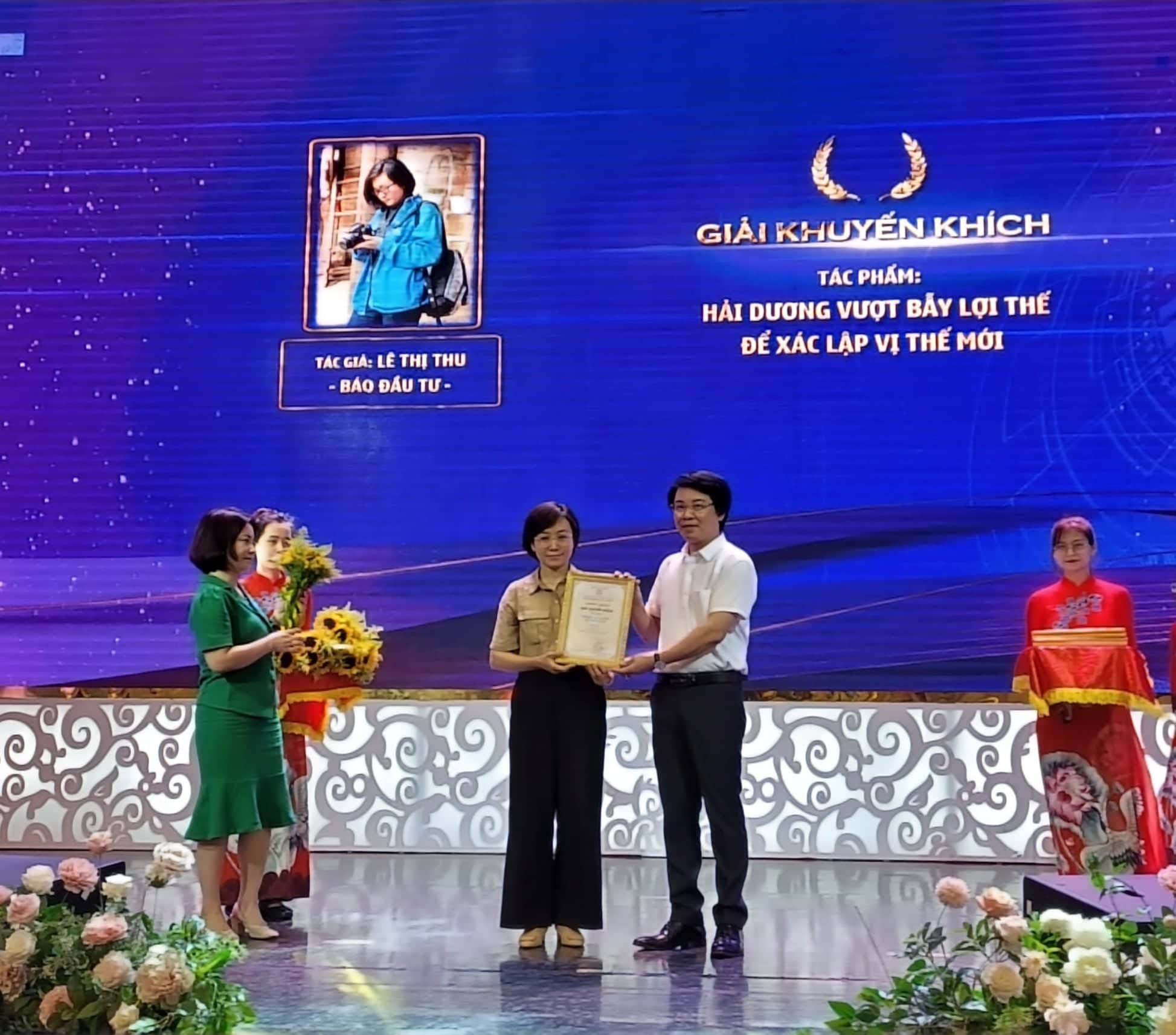 Báo Đầu tư có 1 tác phẩm “Hải Dương vượt bẫy lợi thế để xác lập vị thế mới” của tác giả Thu Lê được vinh danh tại giải báo chí này