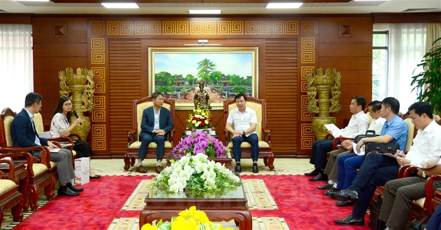 Ông Phạm Xuân Thăng, Bí thư Tỉnh uỷ Hải Dương tiếp và làm việc với lãnh đạo Công ty TNHH Hanwaha Energy Corporation Việt Nam (Hàn Quốc)