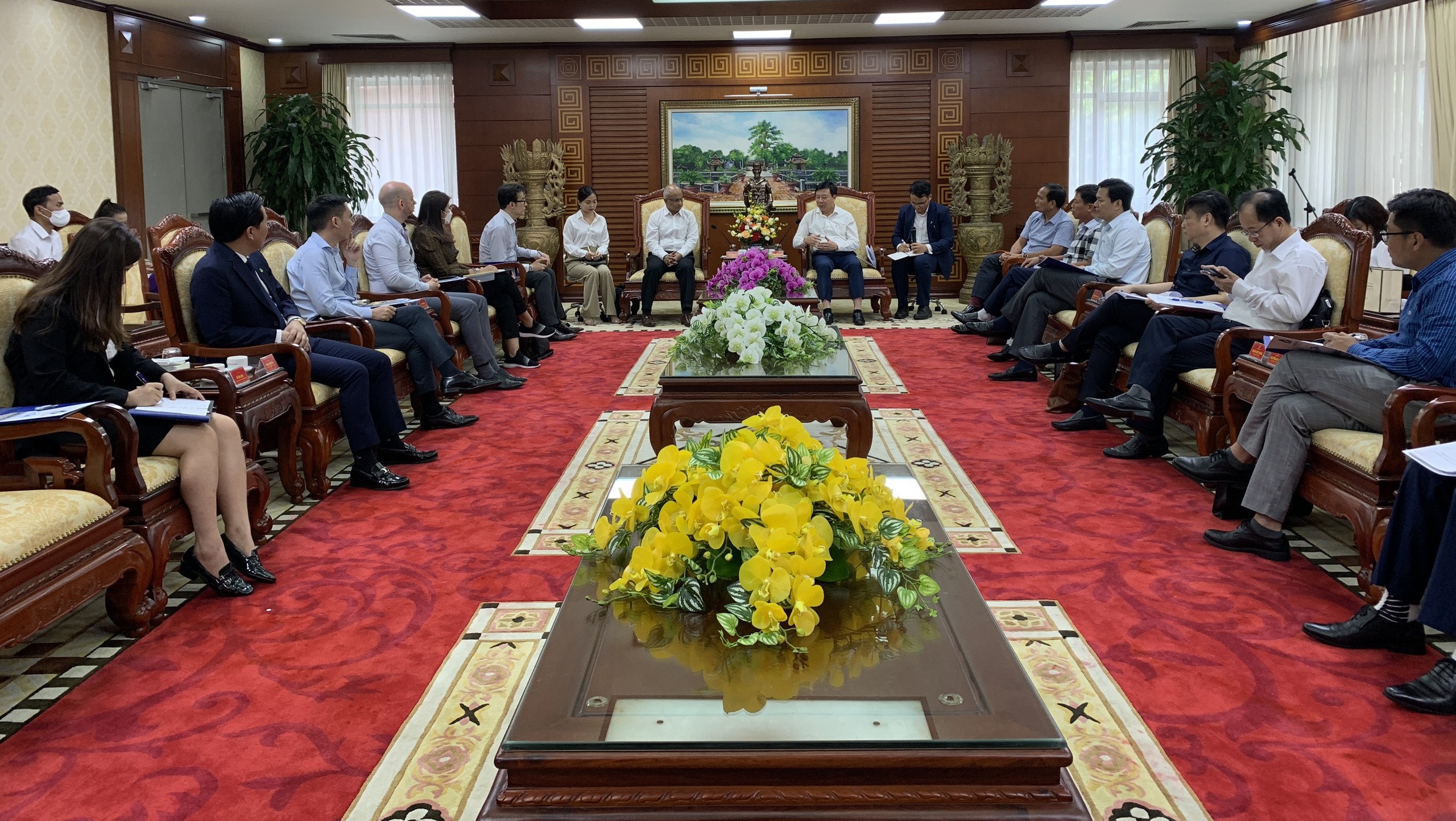 Ông Phạm Xuân Thăng, Bí thư Tỉnh uỷ Hải Dương tiếp và làm việc với đại diện lãnh đạo nhà đầu tư đến từ Thụy Điển. Ảnh: Nguyễn Lan