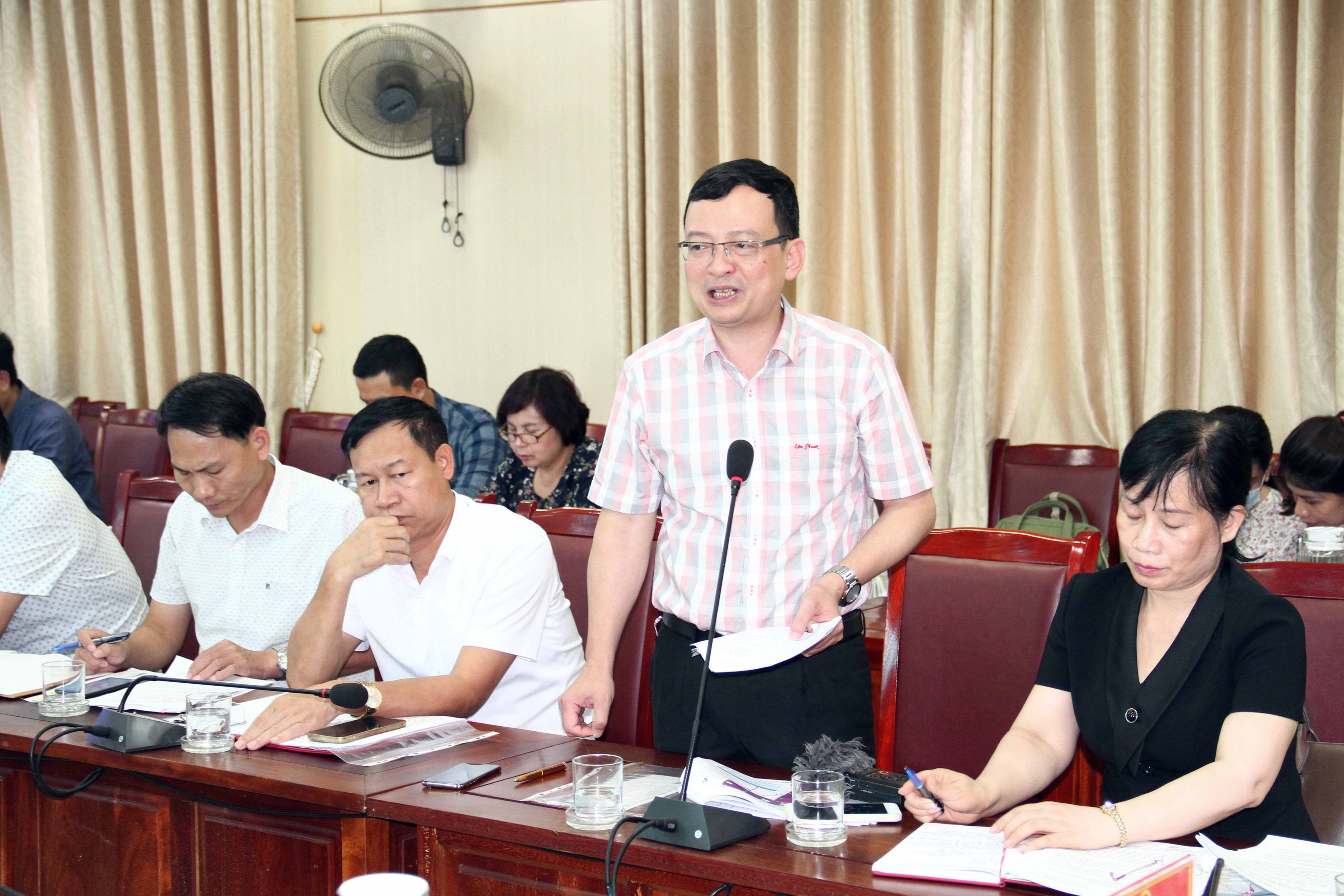 Ông Bùi Thành Cương, Chủ tịch UBND huyện Tiên Lãng thông tin về 2 Dự án chuẩn bị đầu tư để phục vụ Dự án đầu tư xây dựng và kinh doanh kết cấu hạ tầng KCN Tiên Thanh. Ảnh: Thanh Sơn