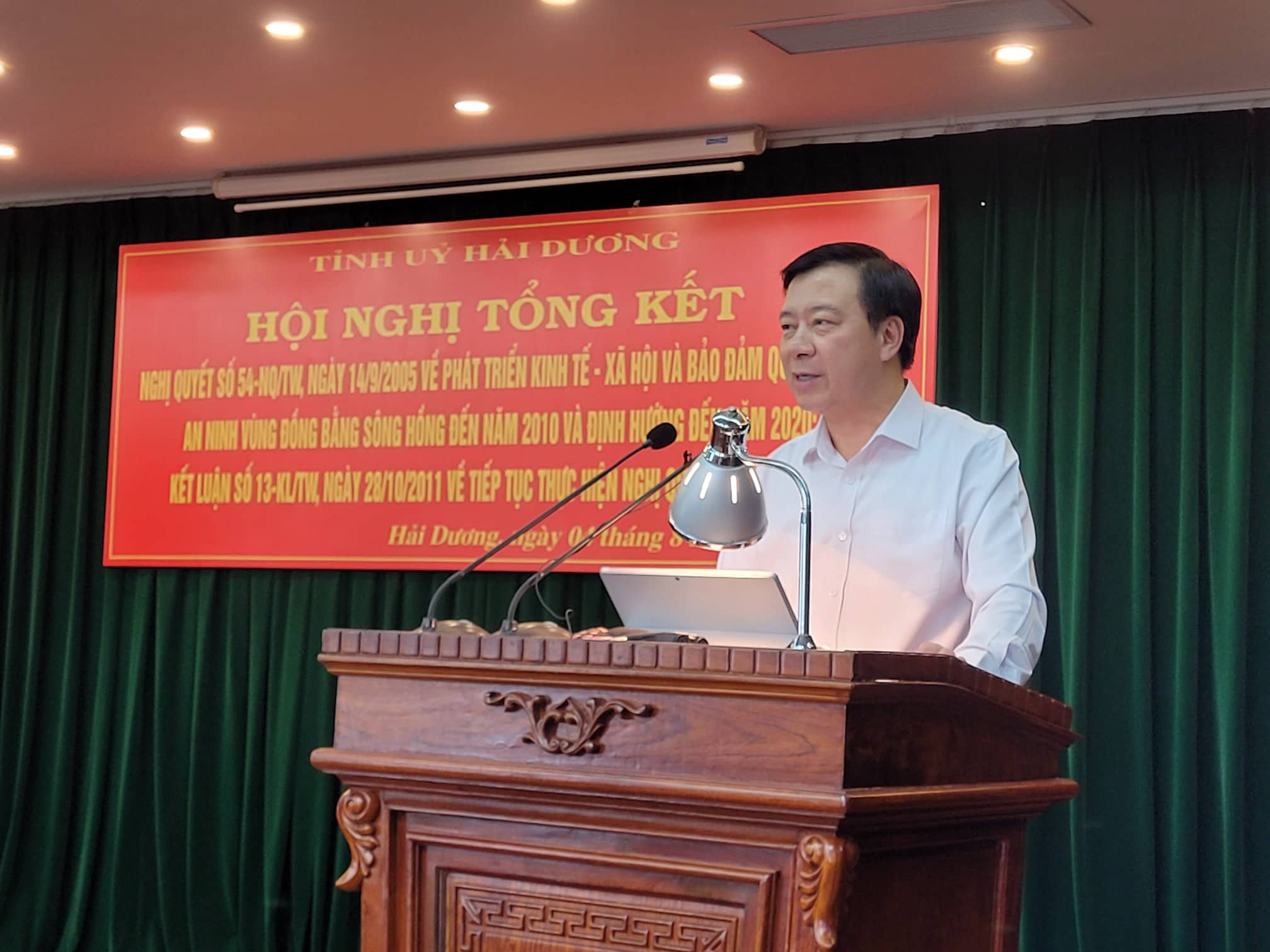 Ông Phạm Xuân Thăng, Ủy viên Trung ương Đảng, Bí thư Tỉnh ủy, Chủ tịch HĐND tỉnh Hải Dương phát biểu chỉ đạo tại Hội nghị. Ảnh: Thanh Sơn