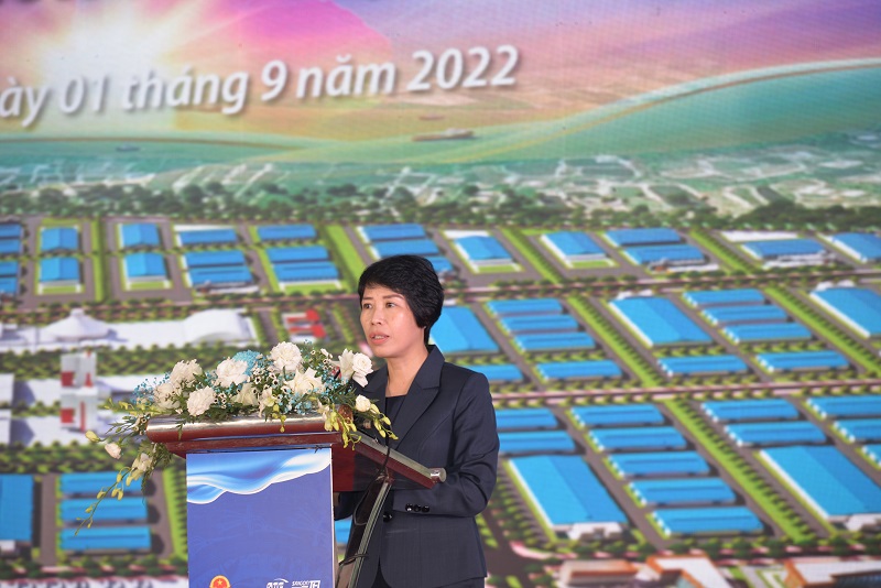 Bà Nguyễn Thị Bích Ngọc, Thứ trưởng Bộ Kế hoạch và Đầu tư phát biểu chỉ đạo tại buổi lễ