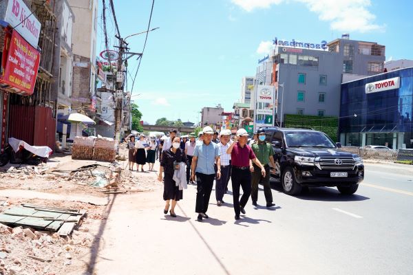 Lãnh đạo Quận ủy, UBND quận Ngô Quyền kiểm tra công tác GPMB thực hiện Dự án xây dựng hạ tầng đường Lạch Tray