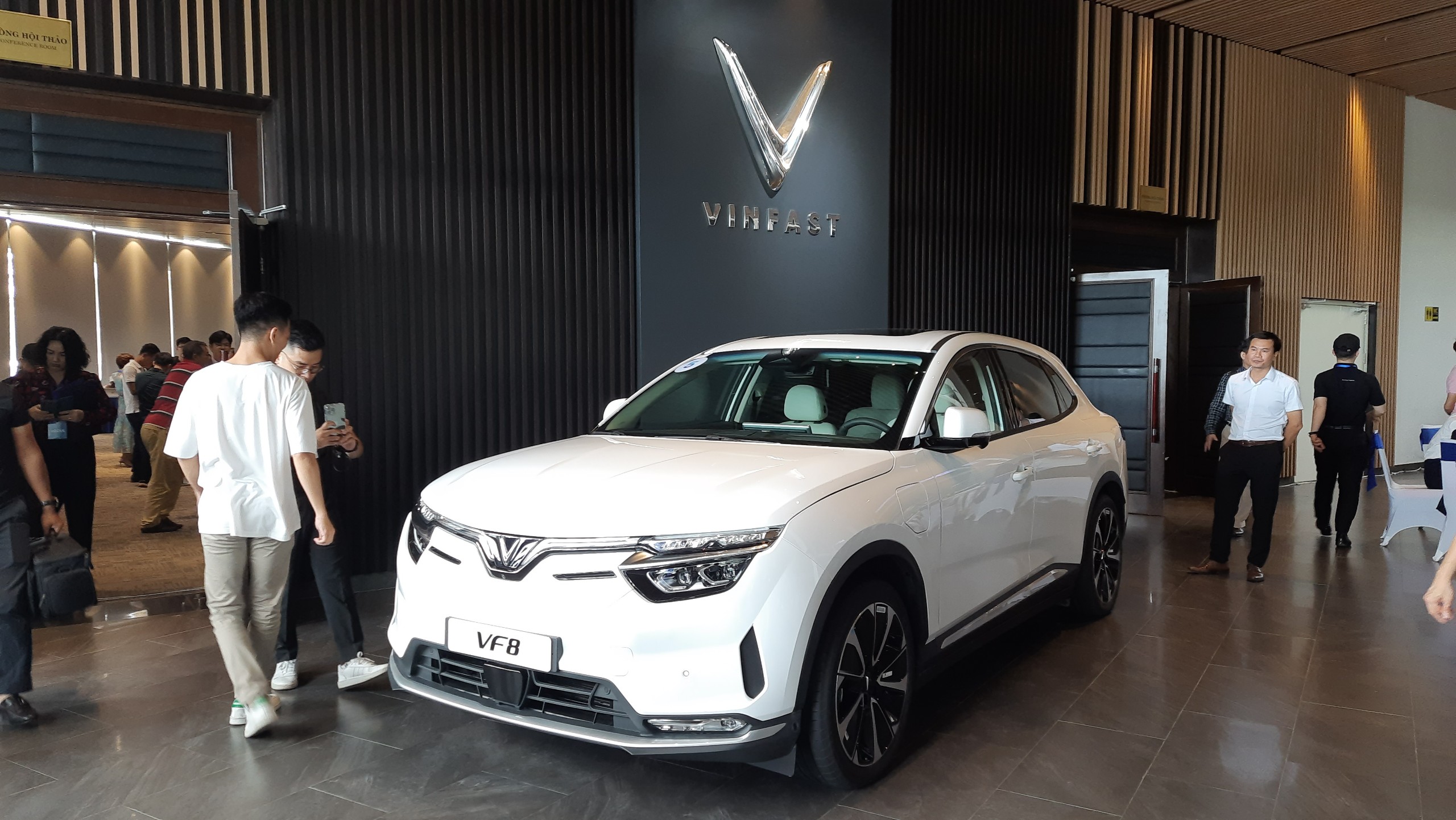 Những chiếc xe VinFast VF 8 đã được bàn giao tới khách hàng tiên phong