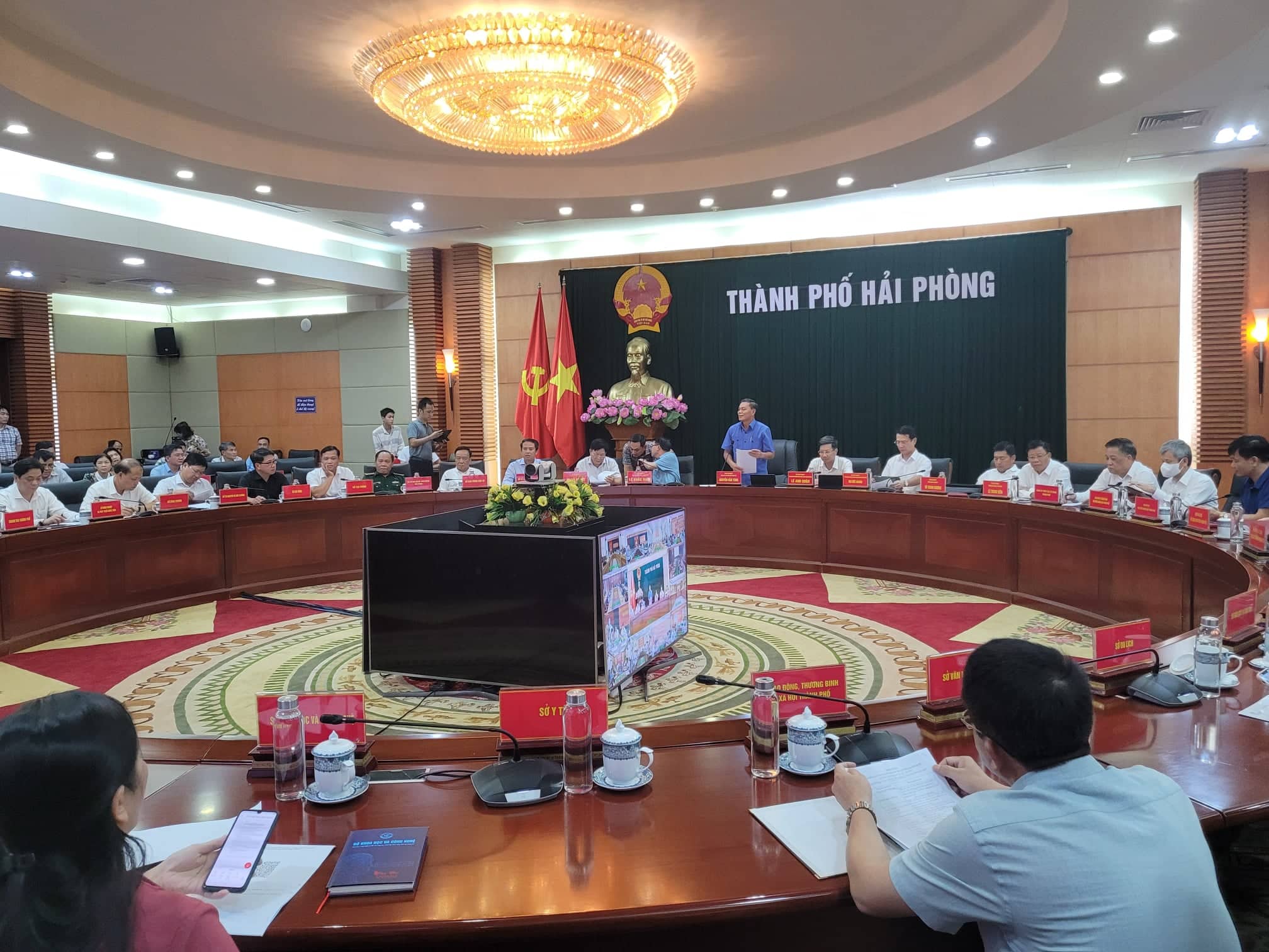 Ông Nguyễn Văn Tùng, Chủ tịch UBND TP.Hải Phòng chủ trì phiên họp thường kỳ (trực tuyến) tháng 9/2022 trong chiều 26/9