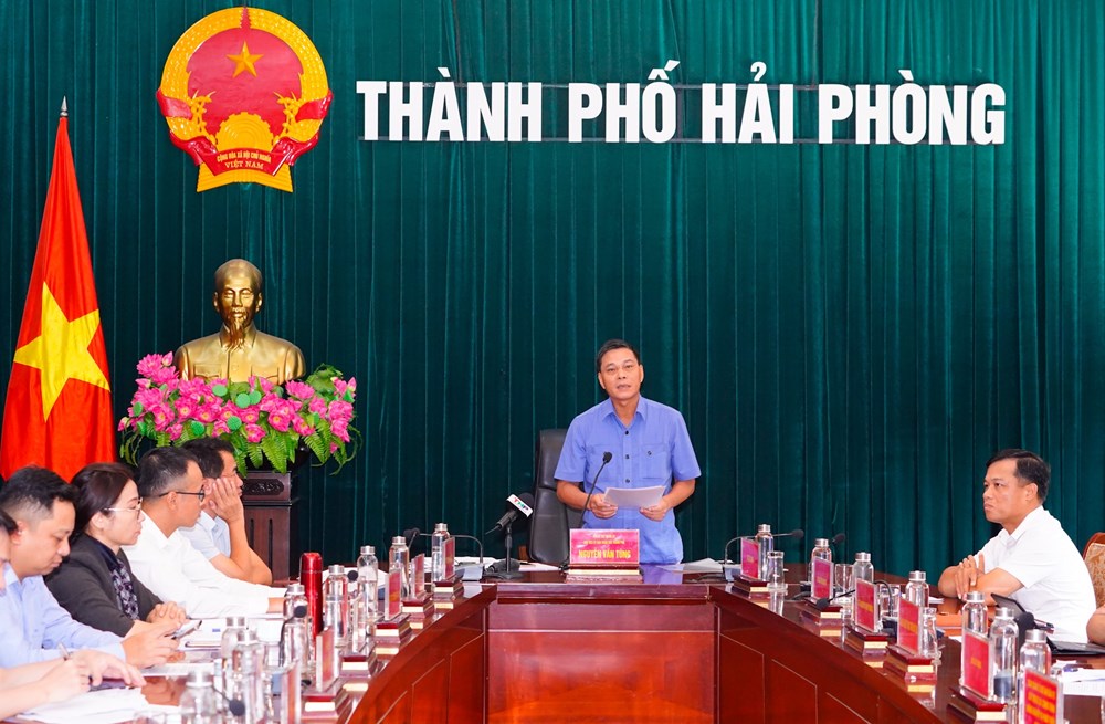 Ông Nguyễn Văn Tùng, Chủ tịch UBND TP.Hải Phòng phát biểu, báo cáo tại Hội nghị trực tuyến toàn quốc về đẩy mạnh giải ngân vốn đầu tư công diễn ra sáng 26/9