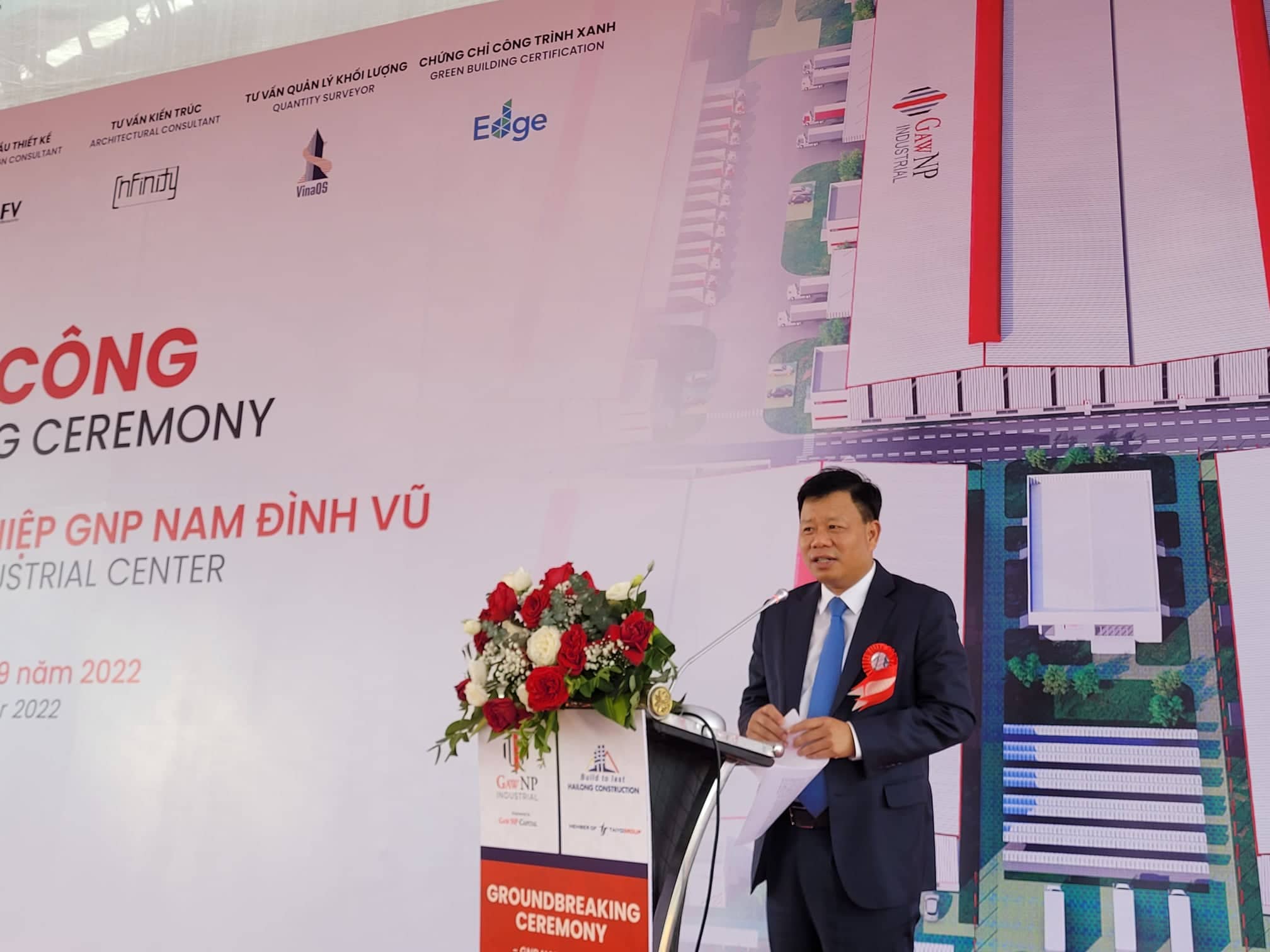 Ông Lê Trung Kiên, Trưởng ban Ban Quản lý Khu kinh tế Hải Phòng phát biểu tại lễ khởi công