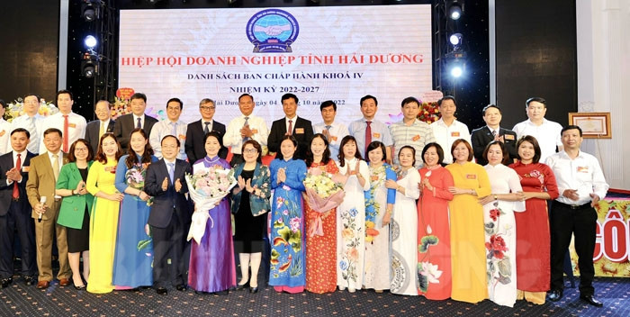 Ban Chấp hành khoá IV ra mắt Đại hội. Ảnh: Thành Chung