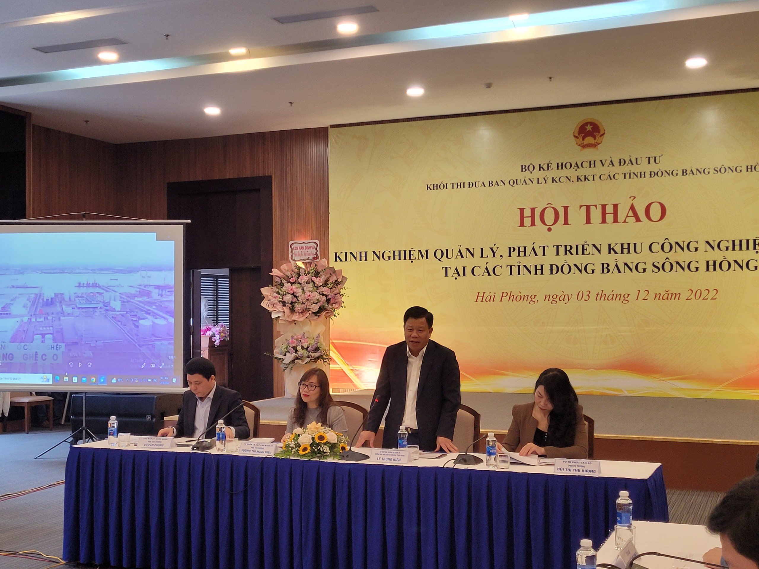 Ông Lê Trung Kiên, Trưởng ban Ban Quản lý Khu kinh tế Hải Phòng phát biểu khai mạc Hội thảo