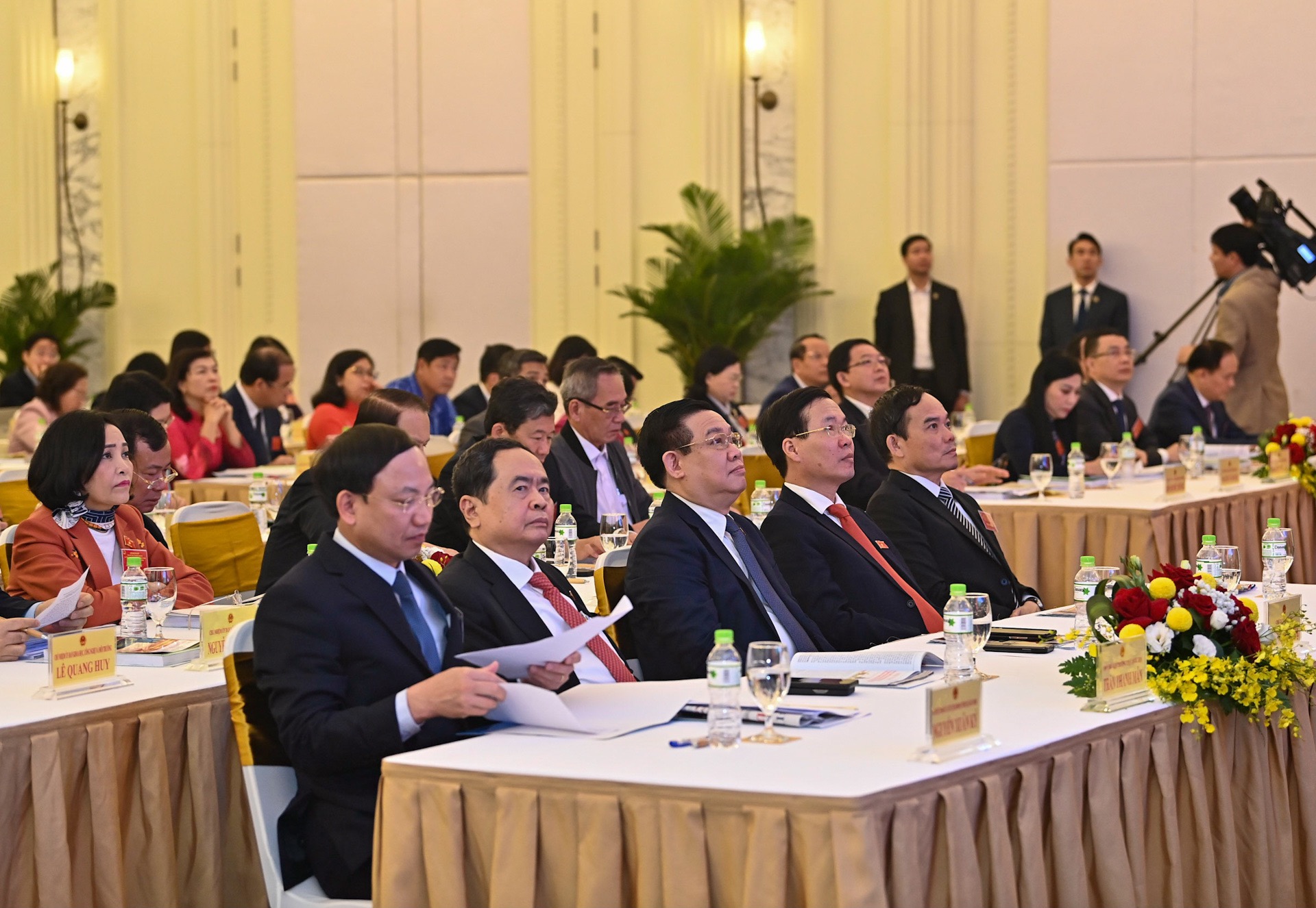 Chủ tịch Quốc hội Vương Đình Huệ, Thường trực Ban Bí thư Võ Văn Thưởng, Phó Chủ tịch Thường trực Quốc hội Trần Thanh Mẫn và các đại biểu dự Hội nghị toàn quốc tổng kết công tác HĐND