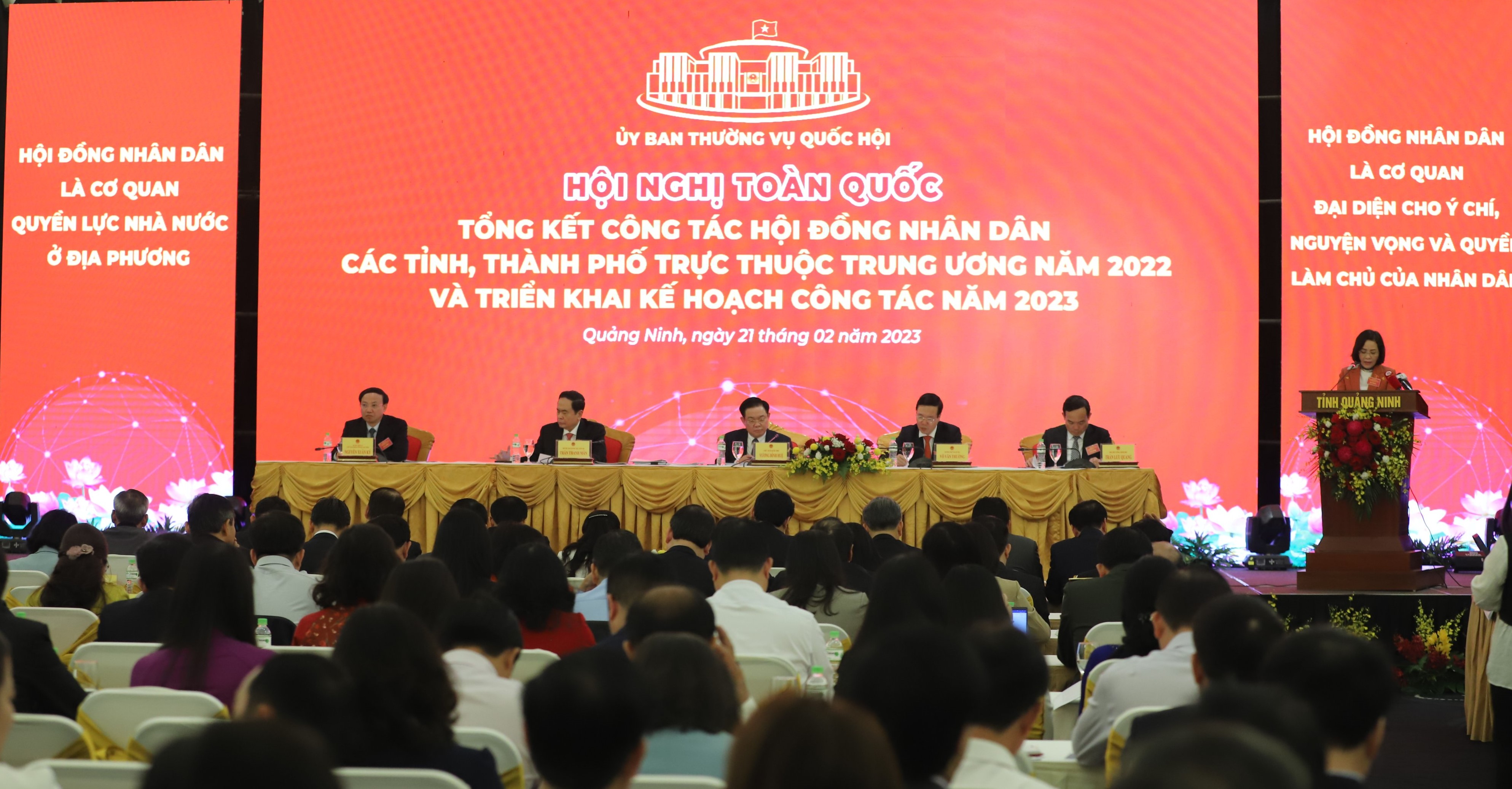 Chủ tịch Quốc hội Vương Đình Huệ và Thường trực Ban Bí thư Võ Văn Thưởng điều hành Hội nghị toàn quốc tổng kết công tác HĐND