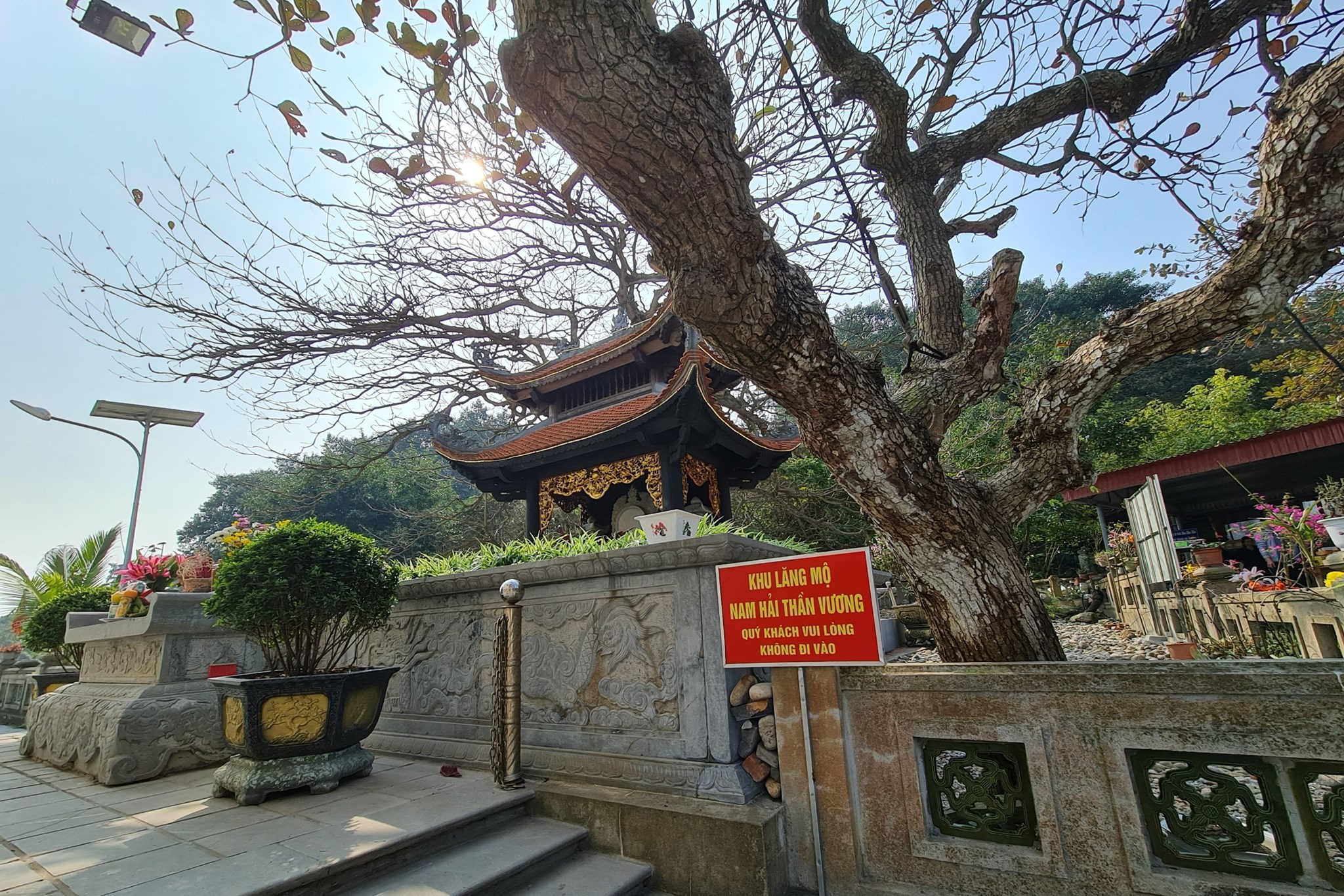 Khu lăng mộ Nam Hải Thần Vương tại Đảo Dấu