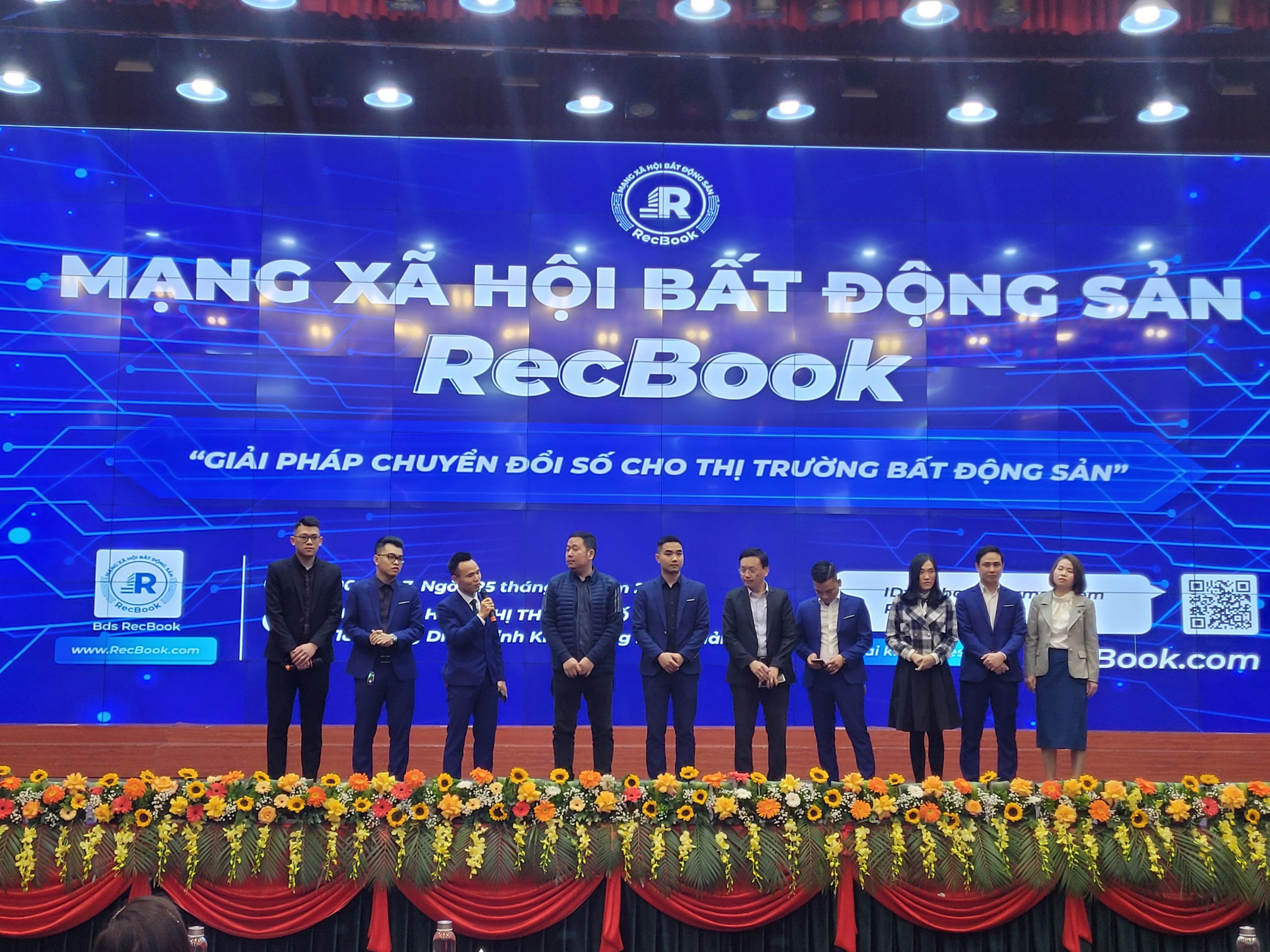 Ông Tô Văn Hùng, Nhà sáng lập Mạnh xã hội bất động sản Recbook cùng 8 Giám đóc chi nhánh, khu vực trên địa bàn TP.Hải Phòng