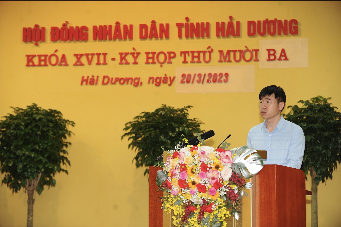 Ông Lê Hồng Diên, Giám đốc Sở Kế hoạch và Đầu tư Hải Dương báo cáo tại Kỳ họp. Ảnh: Thành Chung