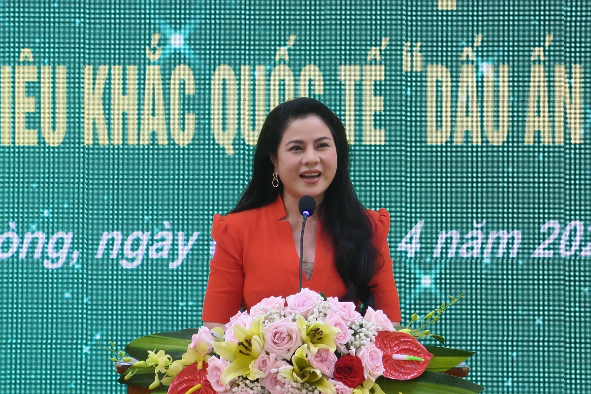 Bà Trần Thị Hoàng Mai, Giám đốc Sở Văn hóa và Thể thao Hải Phòng phát biểu tại lễ phát động