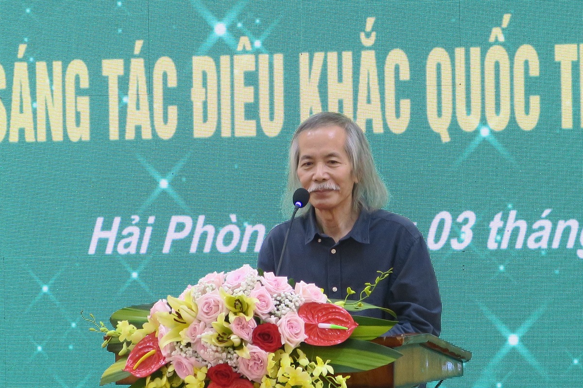 Họa sĩ Lương Xuân Đoàn, Chủ tịch Hội Mỹ thuật Việt Nam phát biểu tại lễ phát động