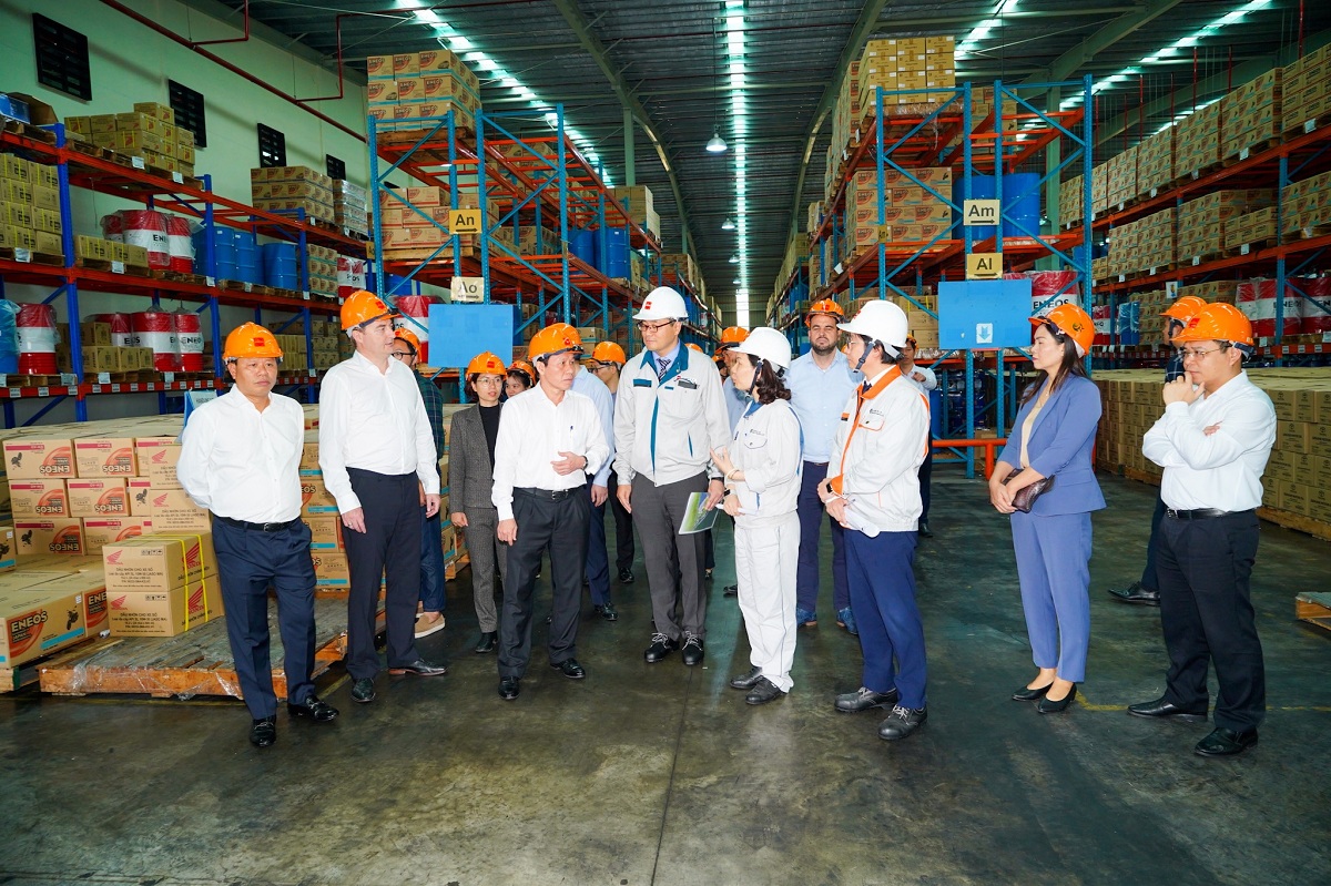Lãnh đạo thành phố đến thăm Nhà máy của Công ty TNHH JX Nippon Oil & Energy Việt Nam