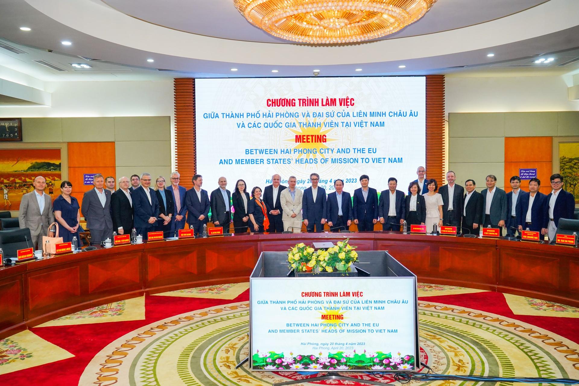 Lãnh đạo thành phố, các Sở, ngành chức năng cùng thành viên Phái đoàn Liên minh Châu Âu tại Việt Nam