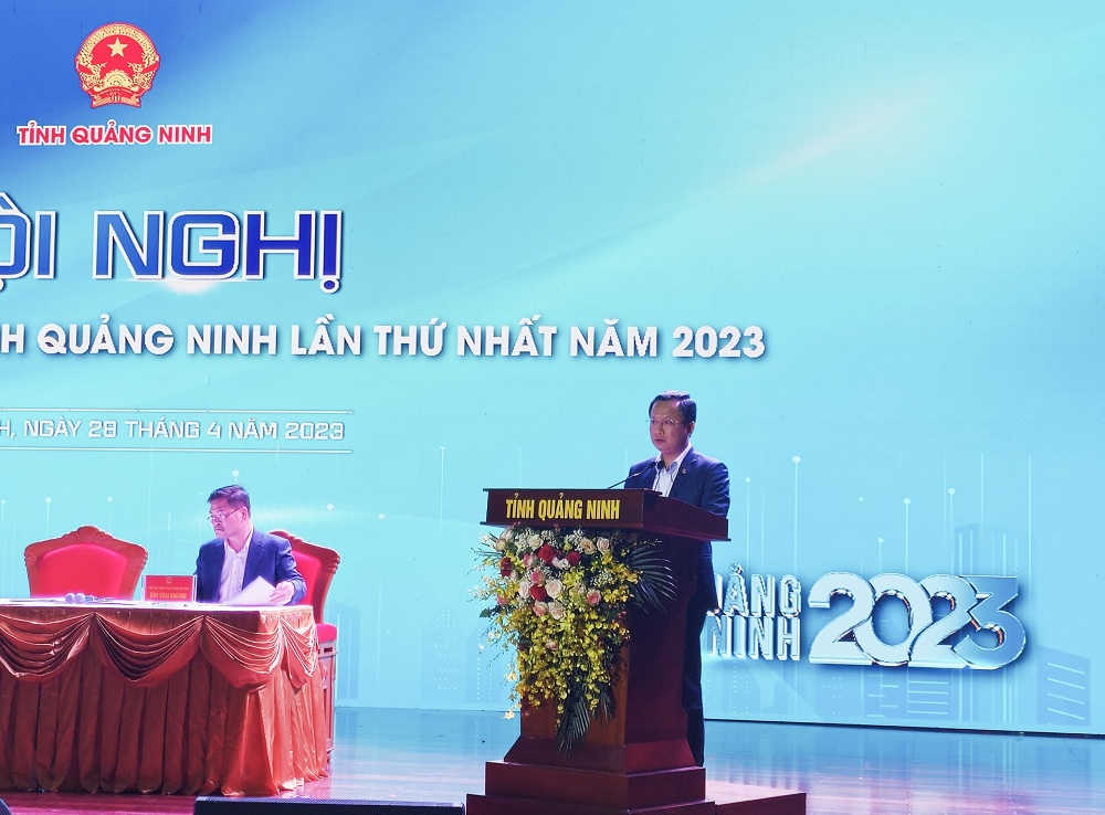 Ông Cao Tường Huy, Quyền Chủ tịch UBND tỉnh Quảng Ninh phát biểu kết luận hội nghị. Ảnh: Thanh Sơn