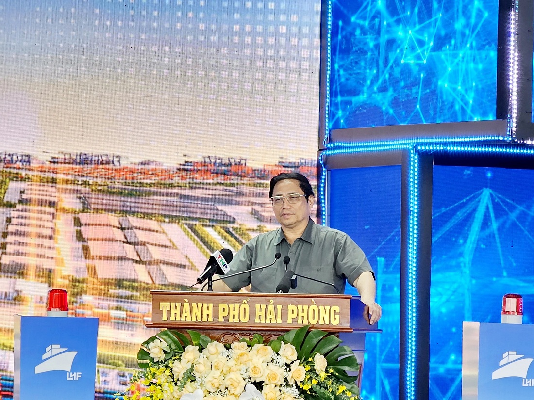 Thủ tướng phát biểu tại lễ khởi công Dự án đầu tư xây dựng và kinh doanh cơ sở hạ tầng Khu công nghiệp và Khu phi thuế quan Xuân Cầu. Ảnh: Thanh Sơn