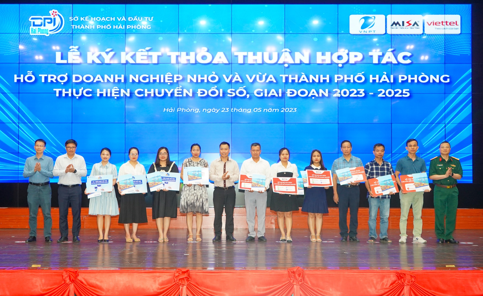 Các DNNVV đón nhận các sản phẩm hỗ trợ trực tiếp từ VNPT Hải Phòng, Viettel Hải Phòng và Công ty CP Misa