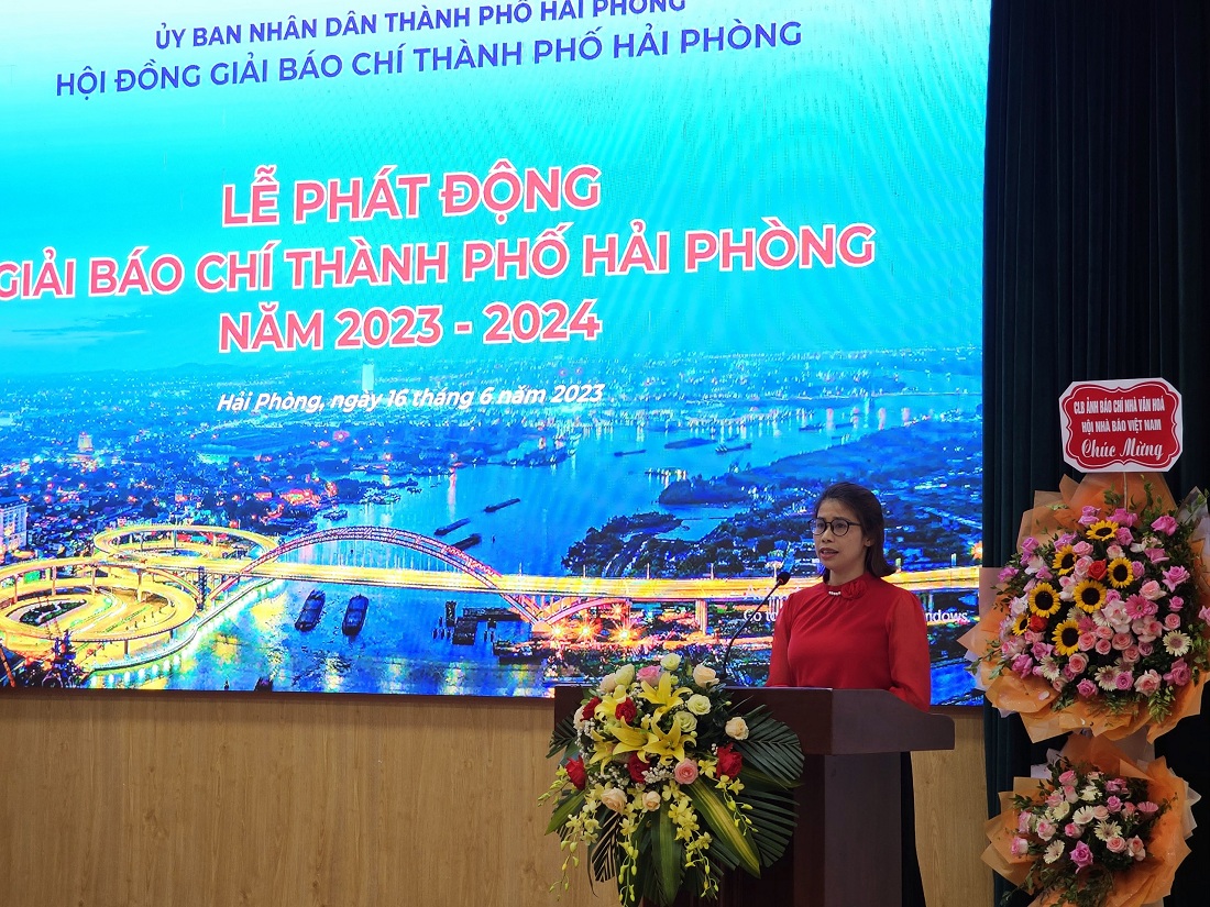 Đại diện các cơ quan báo chí, bà Nguyễn Thị Thanh Nga, Phóng viên thường trú VOV – Khu vực Đông Bắc tại Hải Phòng chia sẻ tại lễ phát động. Ảnh: Thanh Sơn