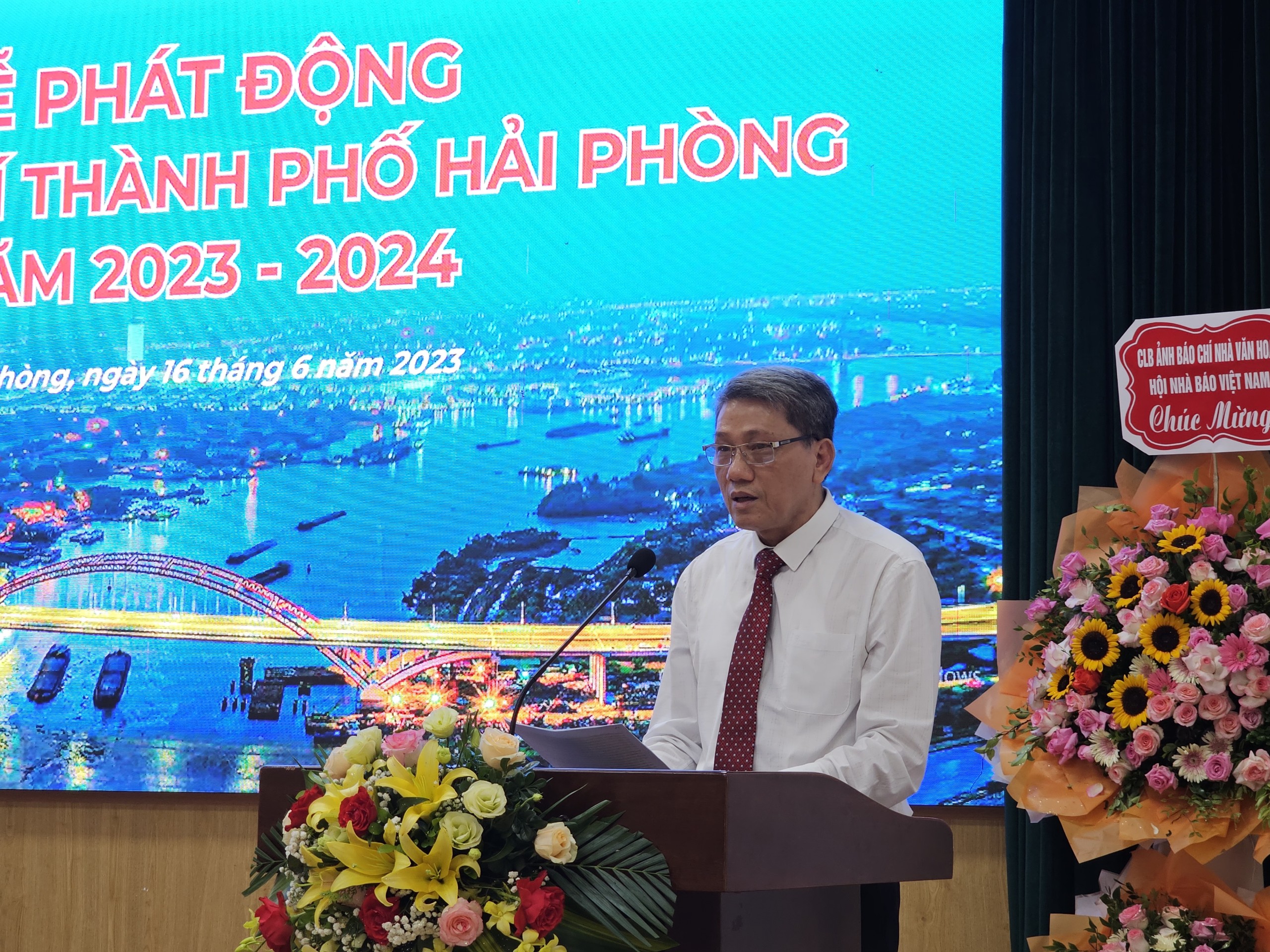 Ông Nguyễn Trí Tín, Chủ tịch Hội Nhà báo Hải Phòng phát biểu khai mạc
