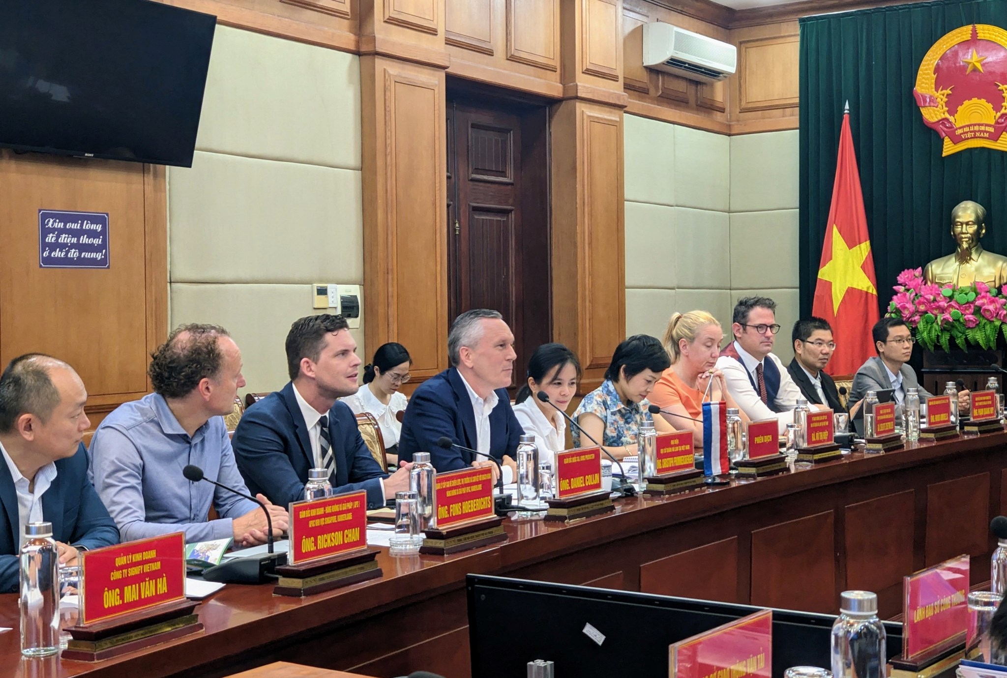 Đoàn doanh nghiệp Hàng không Hà Lan tại cuộc làm việc