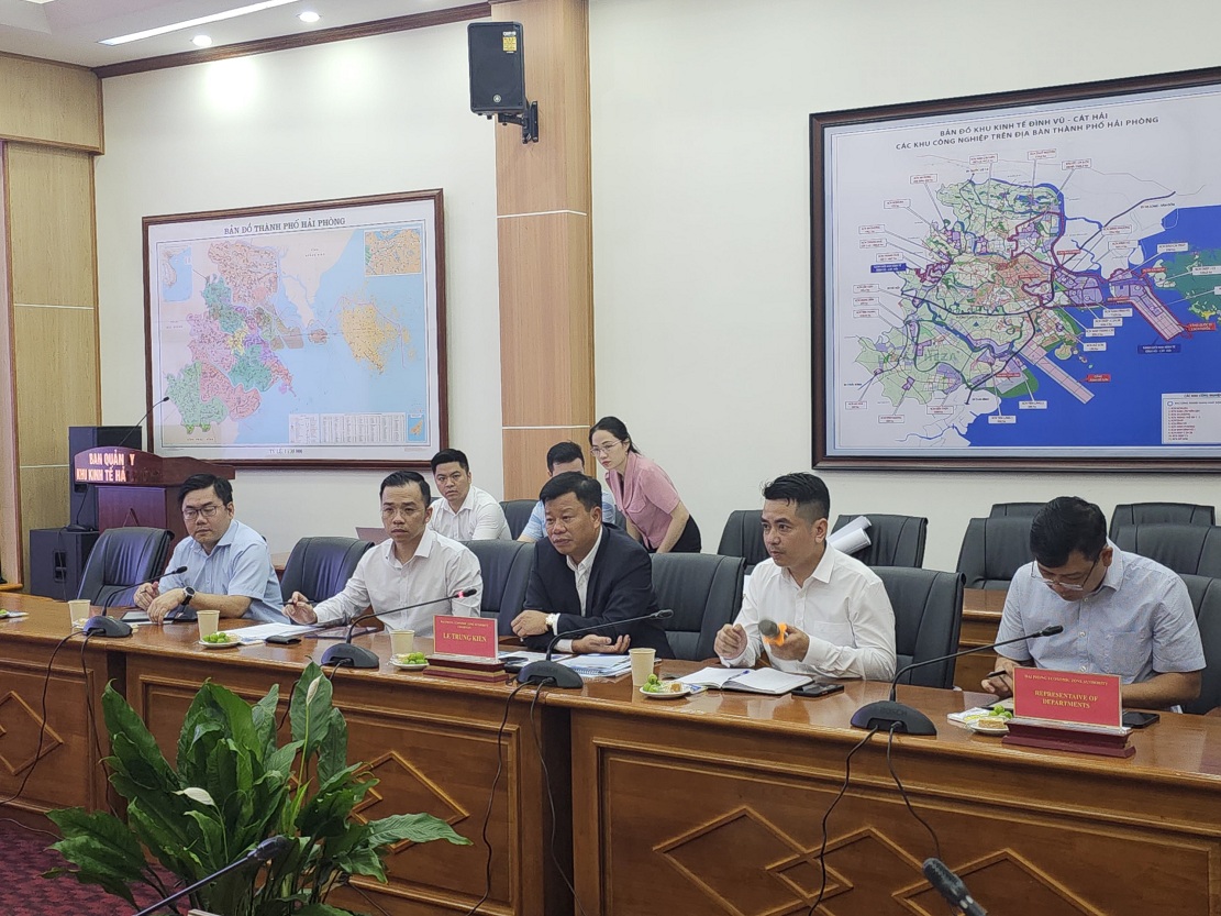 Ông Lê Trung Kiên, Trưởng ban Ban quản lý Khu kinh tế Hải Phòng chủ trì buổi tiếp và làm việc