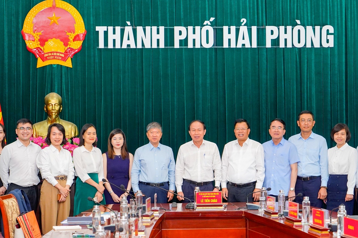 Lãnh đạo Thành phố Hải Phòng chụp ảnh lưu niệm với Tập đoàn KinderWorld