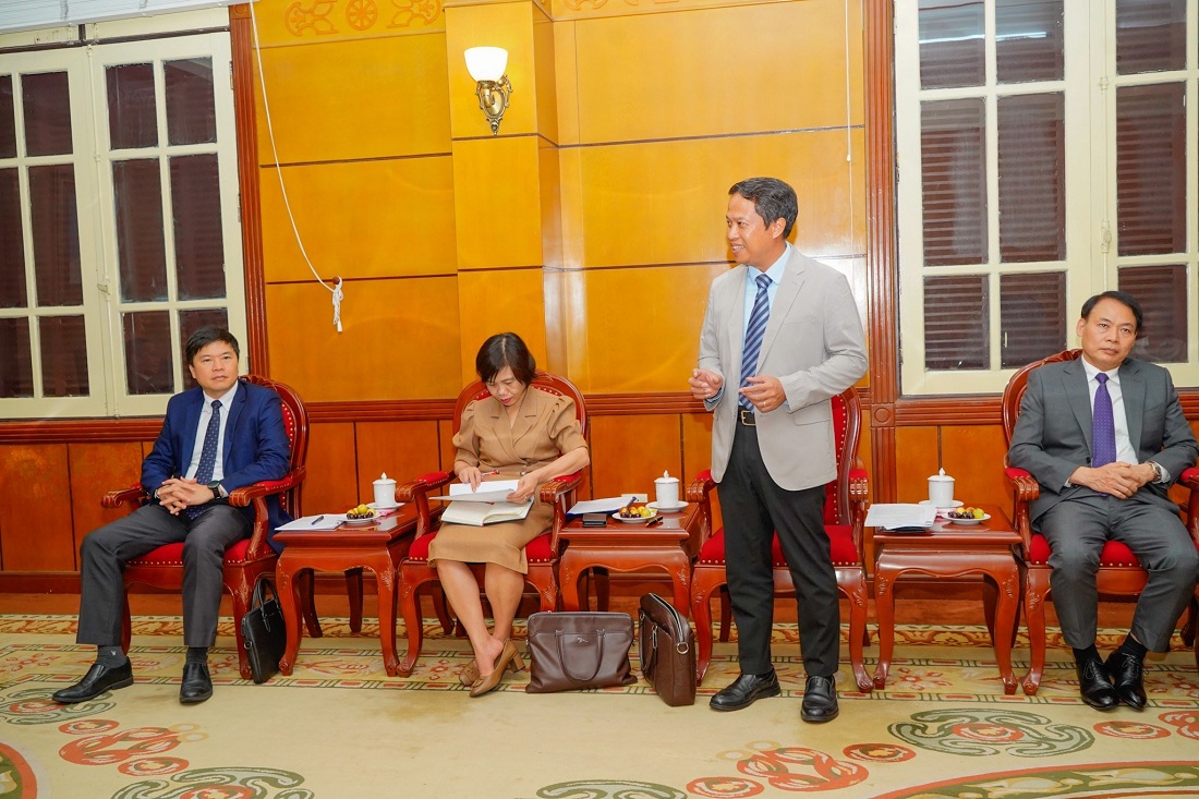 Ông Nguyễn Hoàng Long, Giám đốc Sở Kế hoạch và Đầu tư Hải Phòng trình bày đề xuất các Dự án với JICA