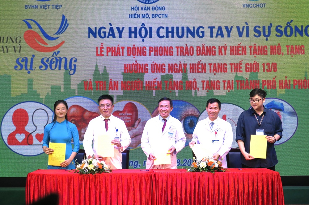 Cán bộ, nhân viên Bệnh viện Hữu nghị Việt Tiệp đăng ký hiến mô tạng