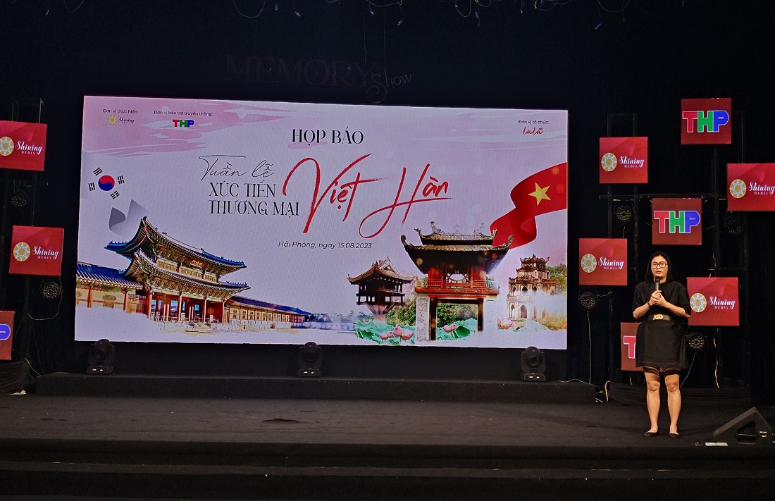 Bà Tạ Thị Hương, Giám đốc Công ty cổ phần truyền thông Shining Media – đơn vị thực hiện thông tin tại buổi họp báo