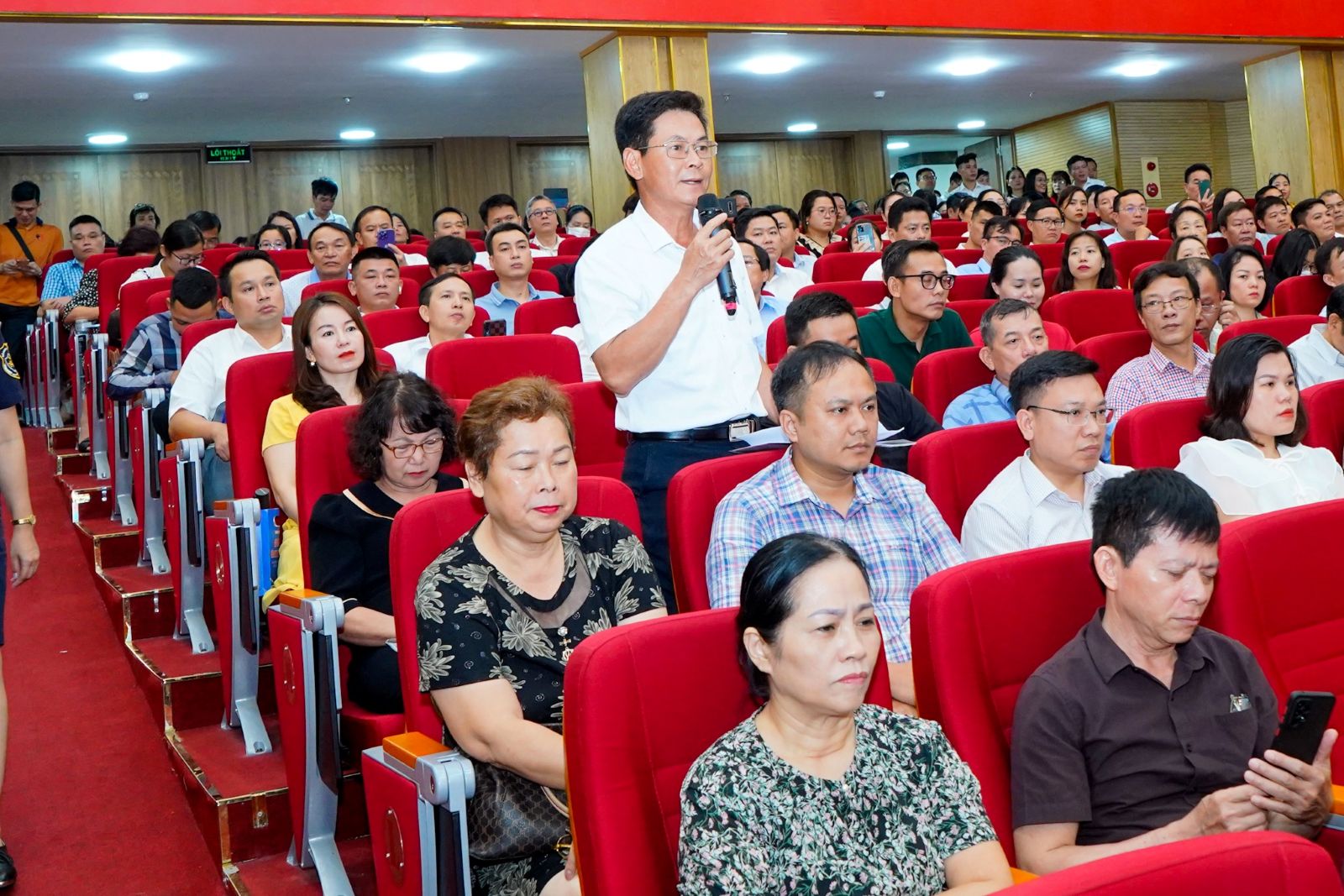 Đại diện một số doanh nghiệp nêu kiến nghị trực tiếp tại Hội nghị