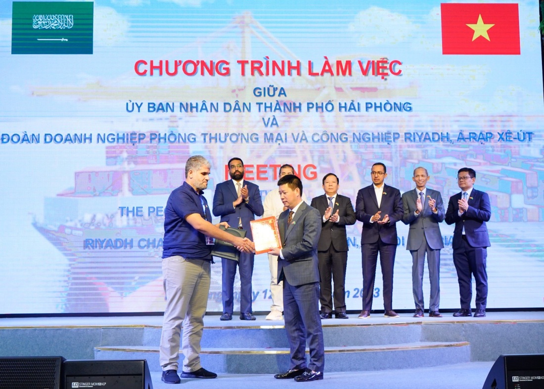 Trao MOU giữa Hội doanh nhân trẻ TP. Hải Phòng và Phòng Thương mại và Công nghiệp Riyadh, Saudi Arabia