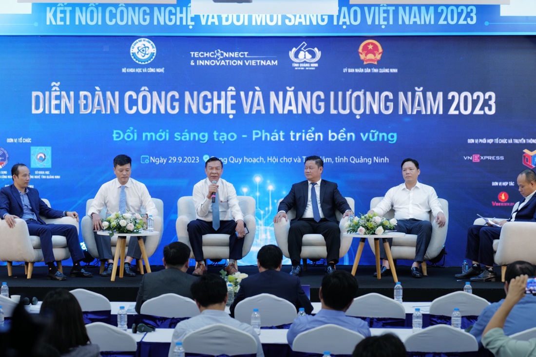 Các diễn giả tham dự phiên tọa đàm