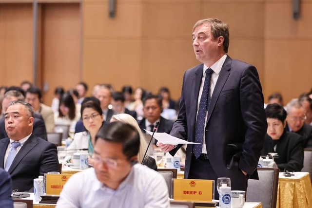 Ông Bruno Jaspaert, Tổng Giám đốc Tổ hợp KCN DEEP C chia sẻ tại Hội nghị gặp mặt cộng đồng doanh nghiệp đầu tư nước ngoài, với chủ đề “Đồng hành và phát triển”. Ảnh: Nhật Bắc
