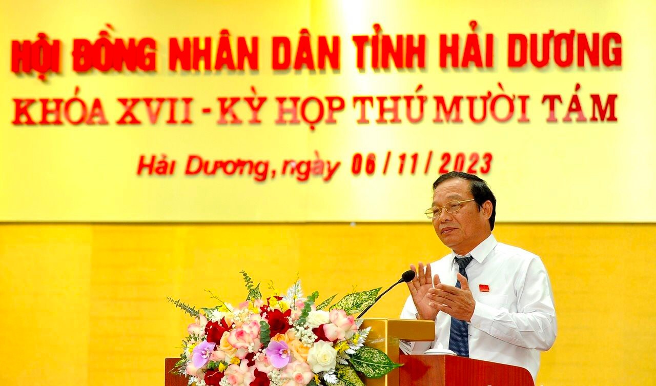 Ông Lê Văn Hiệu, Phó Bí thư Thường trực Tỉnh ủy, Chủ tịch HĐND tỉnh Hải Dương phát biểu tại kỳ họp. Ảnh: Thành Chung