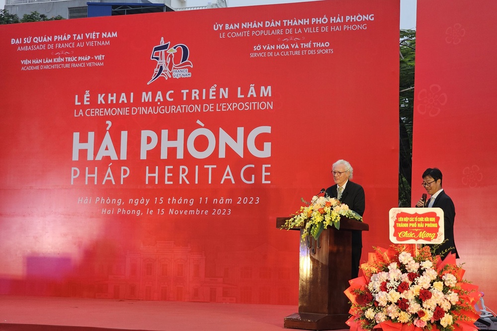 Ông Thierry Van De Wyngaert, Nguyên Chủ tịch Viện Hàn lâm Kiến trúc Pháp, Chủ tịch Viện Hàn lâm Kiến trúc Pháp – Việt chia sẻ tại lễ khai mạc