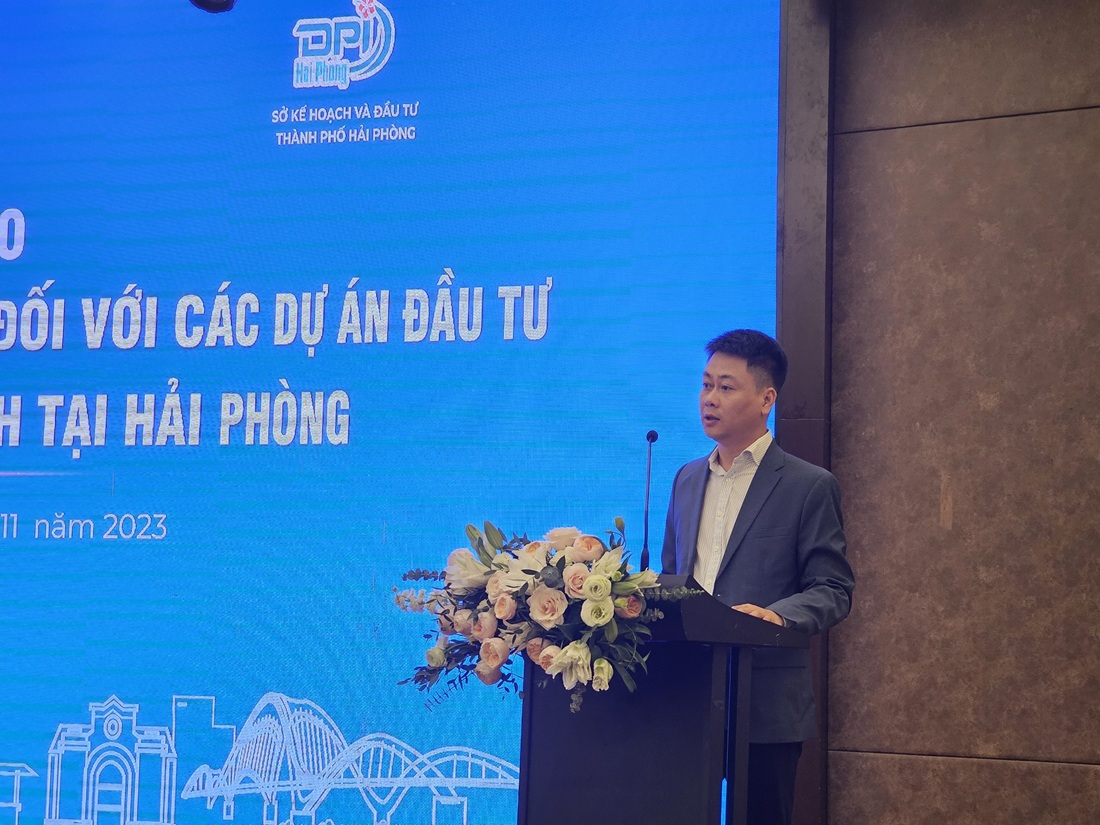 Ông Tống Ngọc Trung, Trưởng ban Đầu tư Công ty Cổ phần Đầu tư và Du lịch Vạn Hương chia sẻ ý kiến tại hội thảo