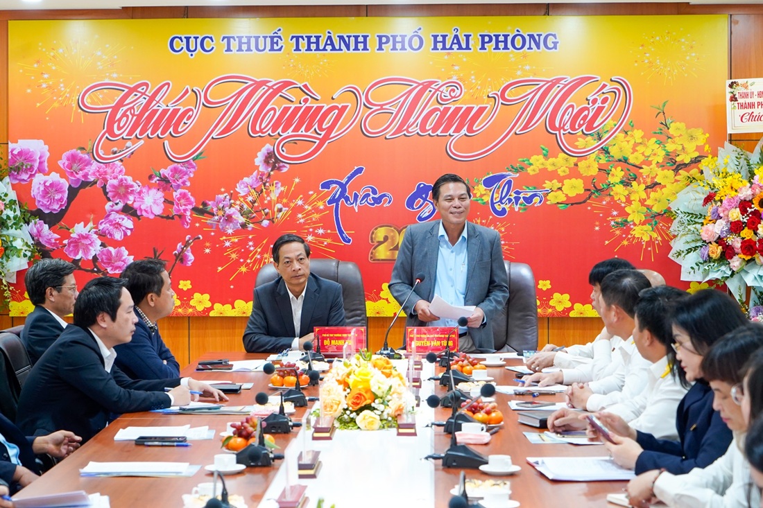 Quang cảnh buổi làm việc