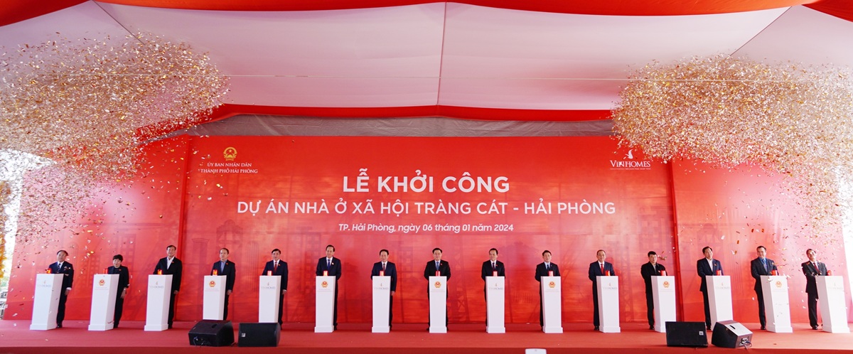 Chủ tịch Quốc hội Vương Đình Huệ cùng đoàn đại biểu cấp cao của Đảng, Quốc hội, Chính phủ; lãnh đạo Thành phố Hải Phòng và chủ đầu tư bấm nút khởi công Dự án